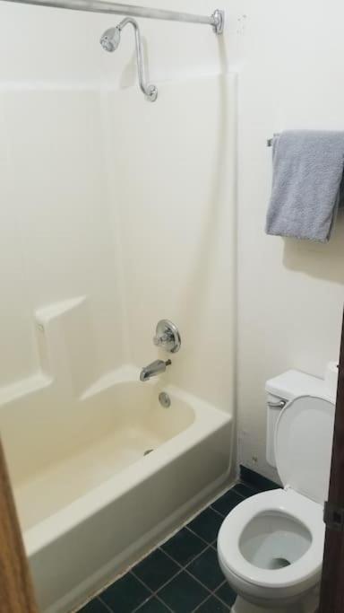 Hotel 2 Queens Hotel Room 228 Wi-Fi Booking 斯蒂尔沃特 外观 照片